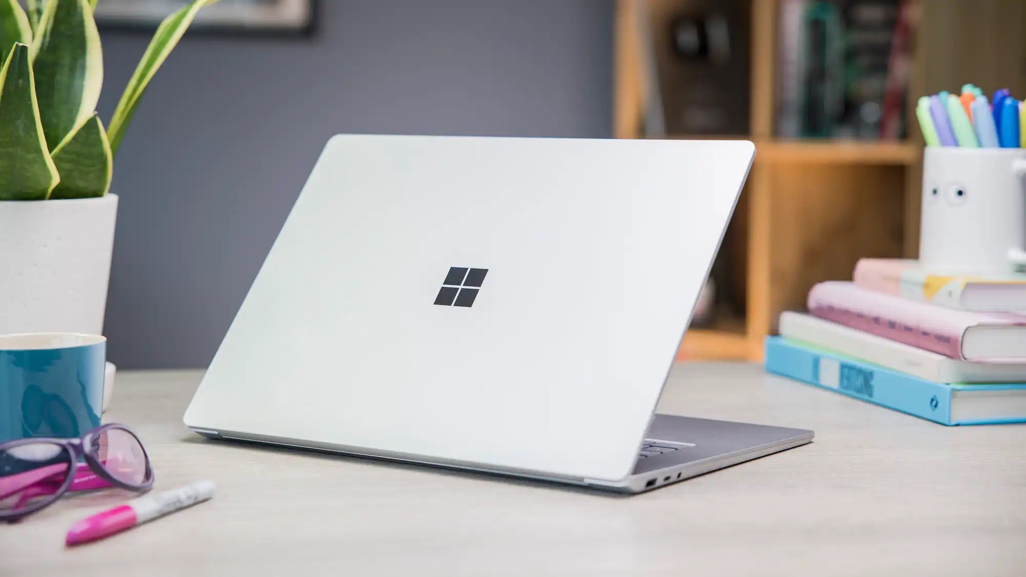 لپ تاپ 13.5 اینچی مایکروسافت مدل Surface laptop 5 پردازنده Core i5 نسل 12 رم 8 حافظه 256GB SSD گرافیک iris-xe